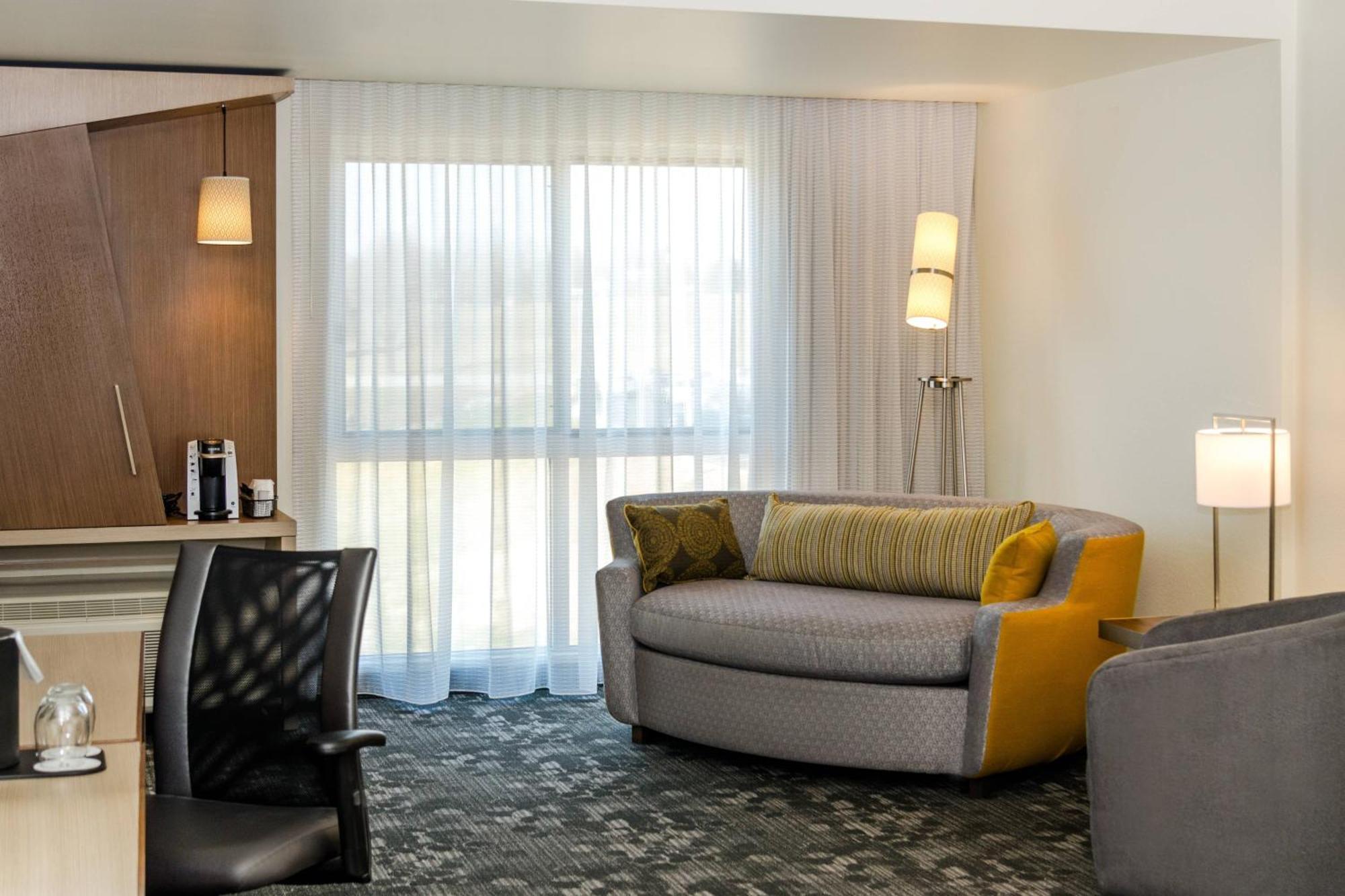 Courtyard By Marriott Somerset Exterior photo